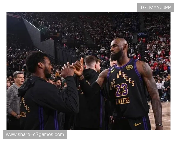 湖人队宣布詹姆斯恢复训练 预计将于下周重返赛场助力季后赛冲刺